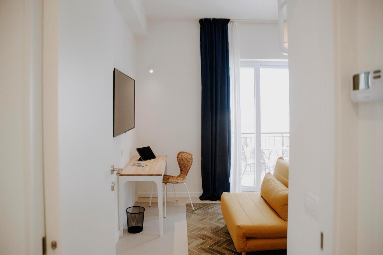 Petrarca17 Guest House A Due Passi Dal Mare แตร์ราชินา ภายนอก รูปภาพ
